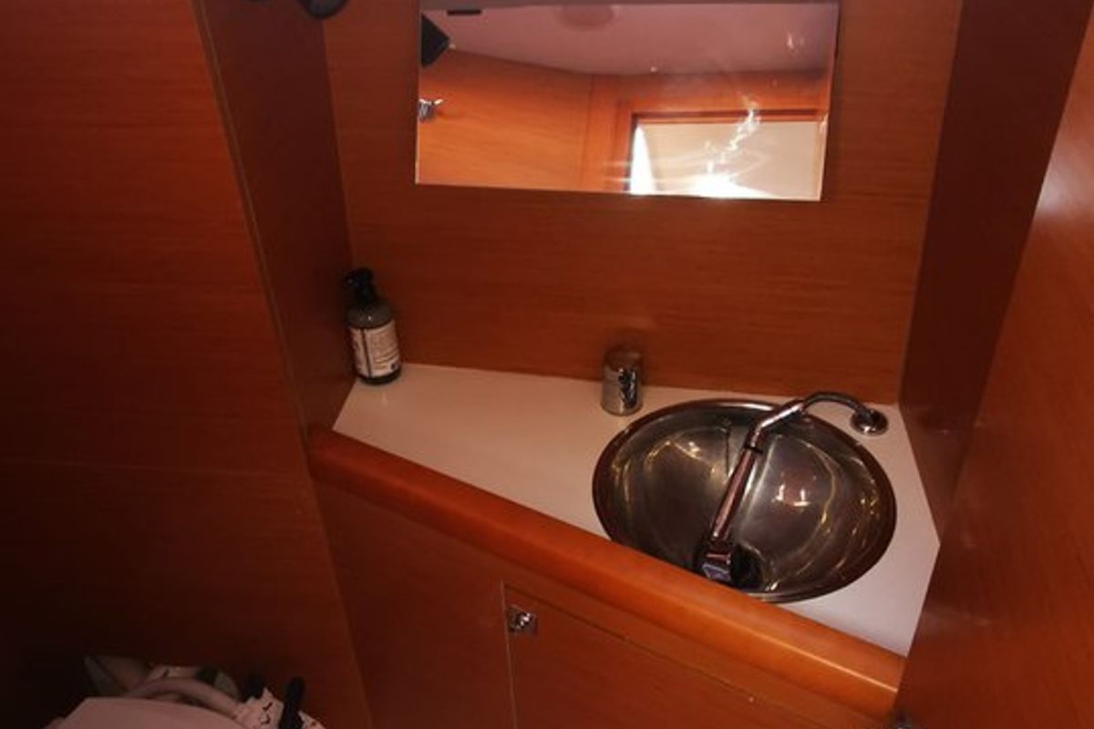 Head on Madison, a Jeanneau Sun Odyssey 349 sailboat at Toulon, France