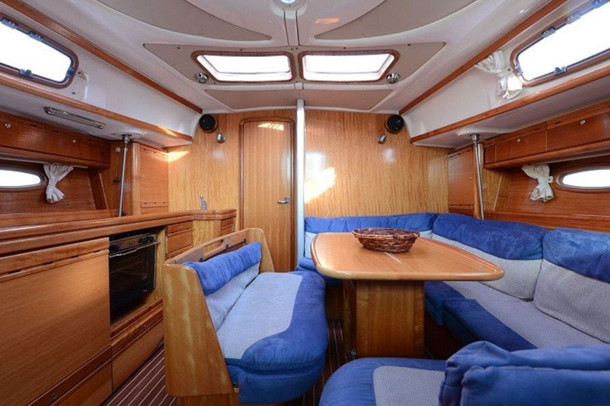 Salon of LOLA, a Bavaria 39 Cruiser sailboat at Primošten, Croatia