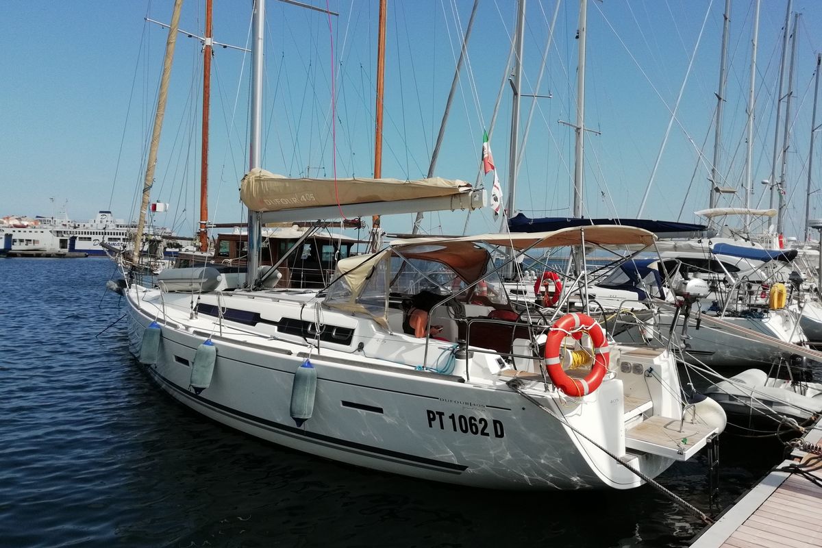 Exterior view of Chioggia Minuddaa, a Dufour 405 sailboat at U Pàize/Carloforte, Italy