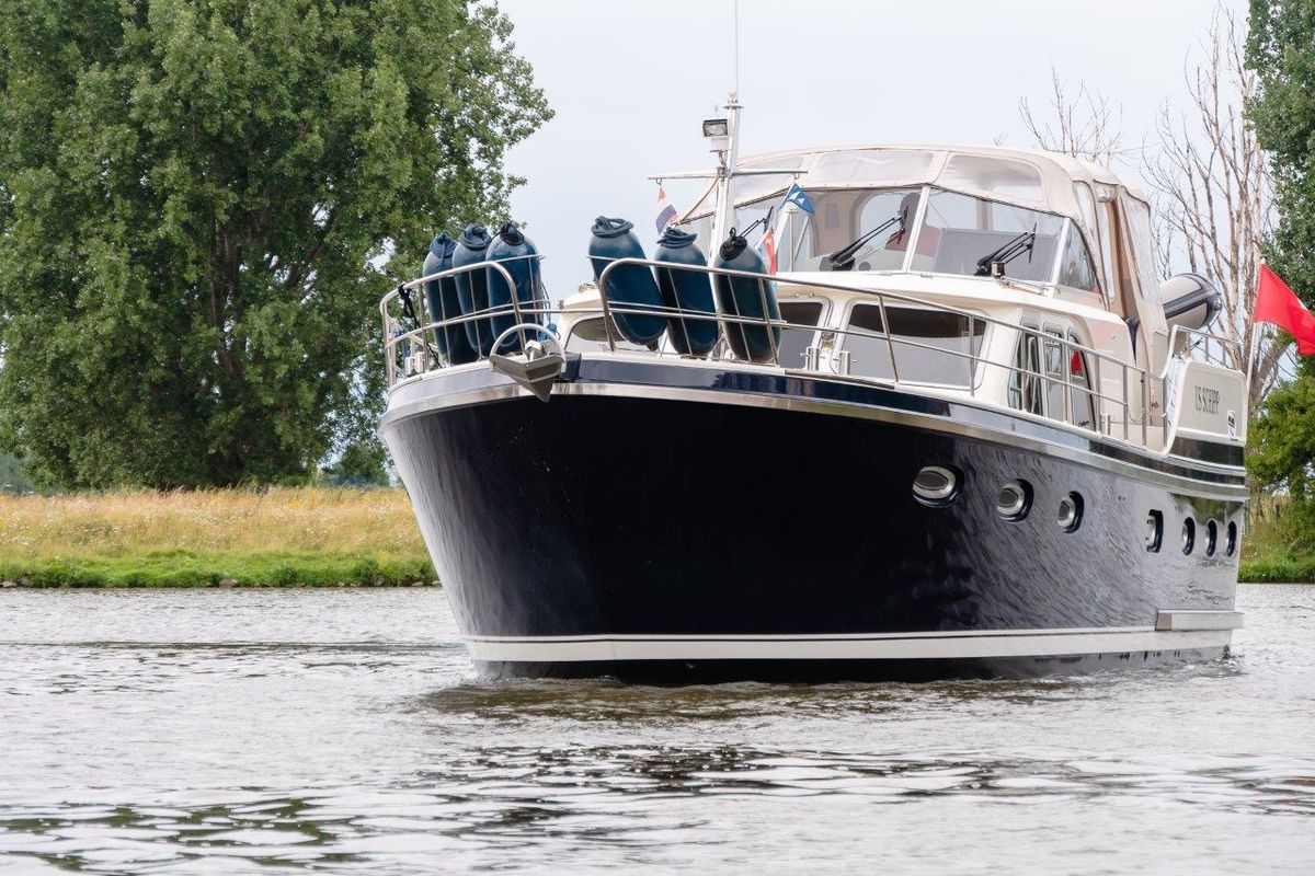 Exterior view of Us Schipp, a De Drait DeLuxe 42 motorboat at Akkrum, Netherlands