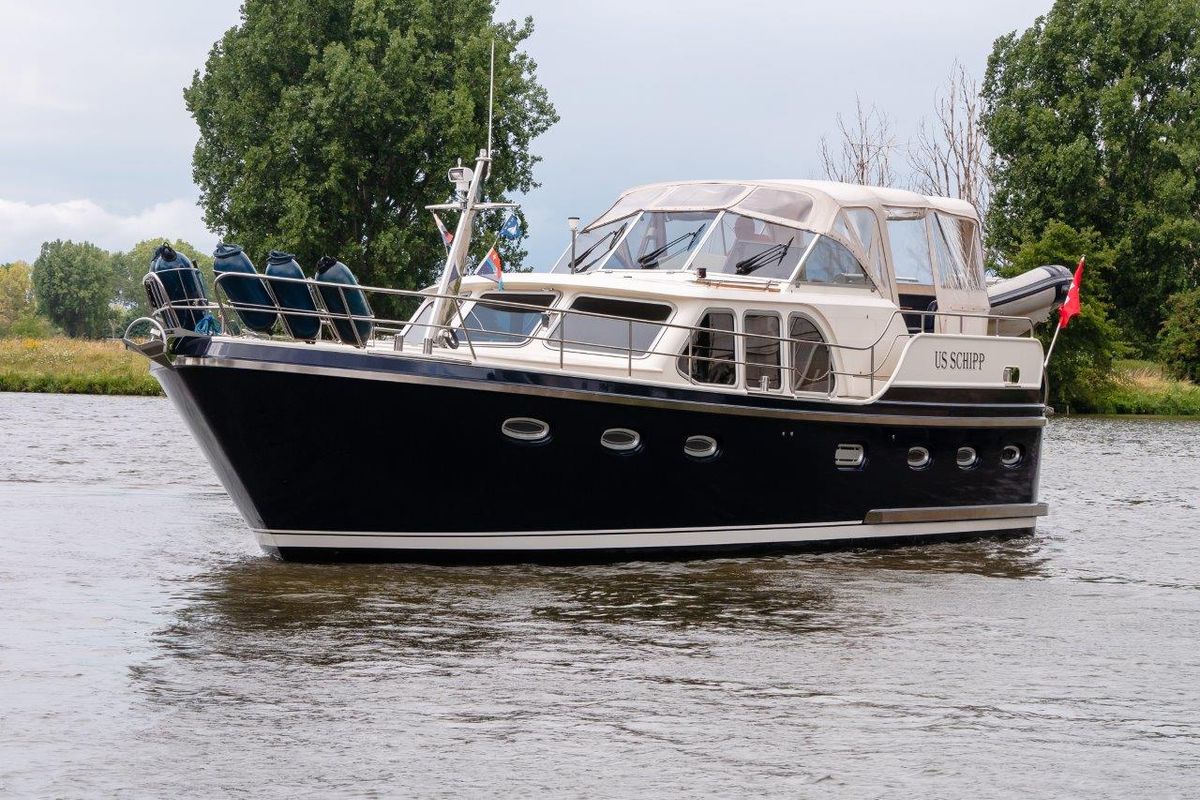 Salon of Us Schipp, a De Drait DeLuxe 42 motorboat at Akkrum, Netherlands