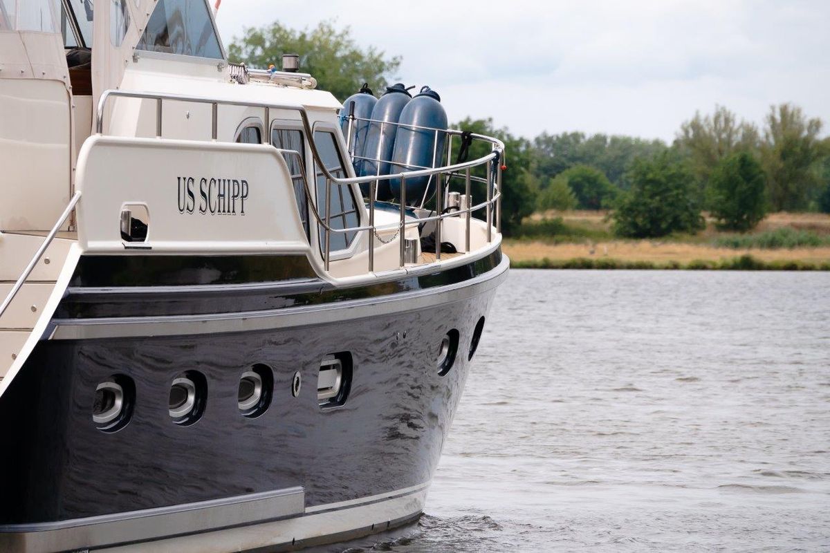 Salon of Us Schipp, a De Drait DeLuxe 42 motorboat at Akkrum, Netherlands