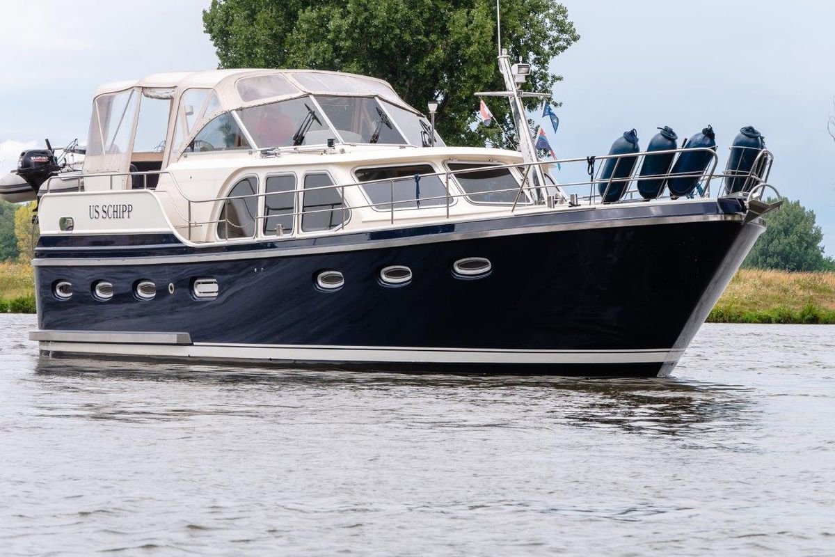 Exterior view of Us Schipp, a De Drait DeLuxe 42 motorboat at Akkrum, Netherlands