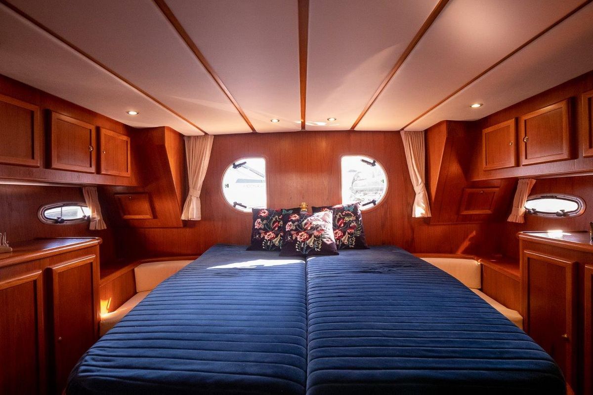 Cabin on Us Schipp, a De Drait DeLuxe 42 motorboat at Akkrum, Netherlands