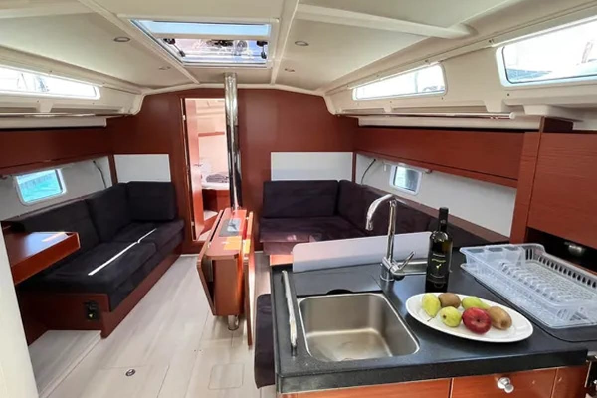 Salon of Eugene, a Hanse Yachts Hanse 418 sailboat at Municipal Unit of Ellomenos, Greece