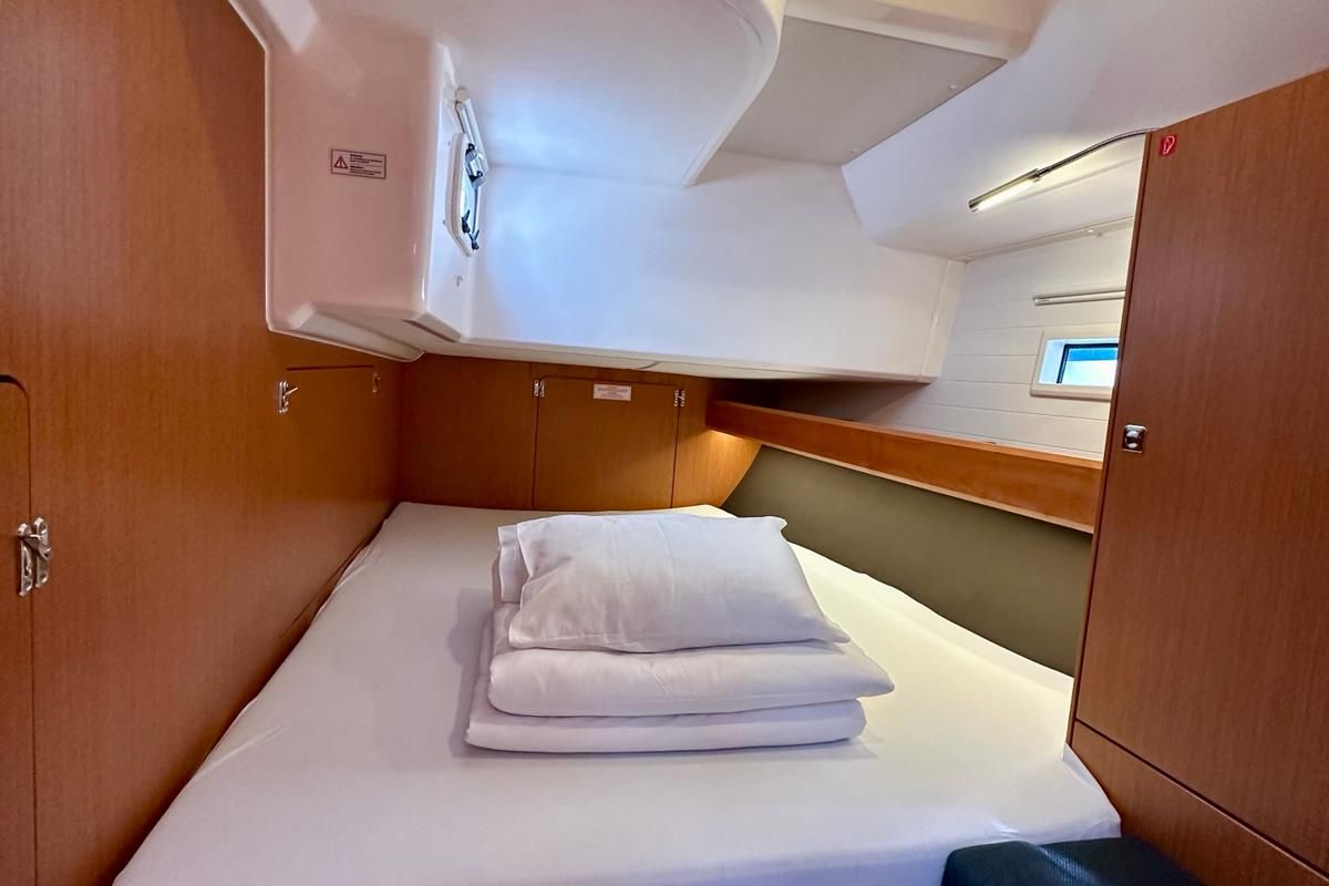 Cabin on Simba, a Bavaria Cruiser 46 sailboat at Općina Sukošan, Croatia