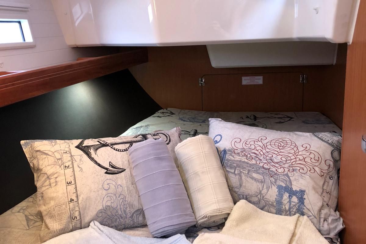 Cabin on Lana 3, a Bavaria Cruiser 37 sailboat at Split, Croatia