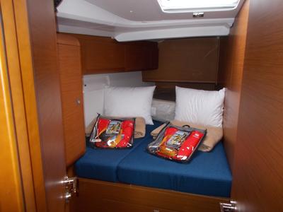 Cabin on In A Silent Way, a Jeanneau Sun Odyssey 519 sailboat at Tropea, Italy