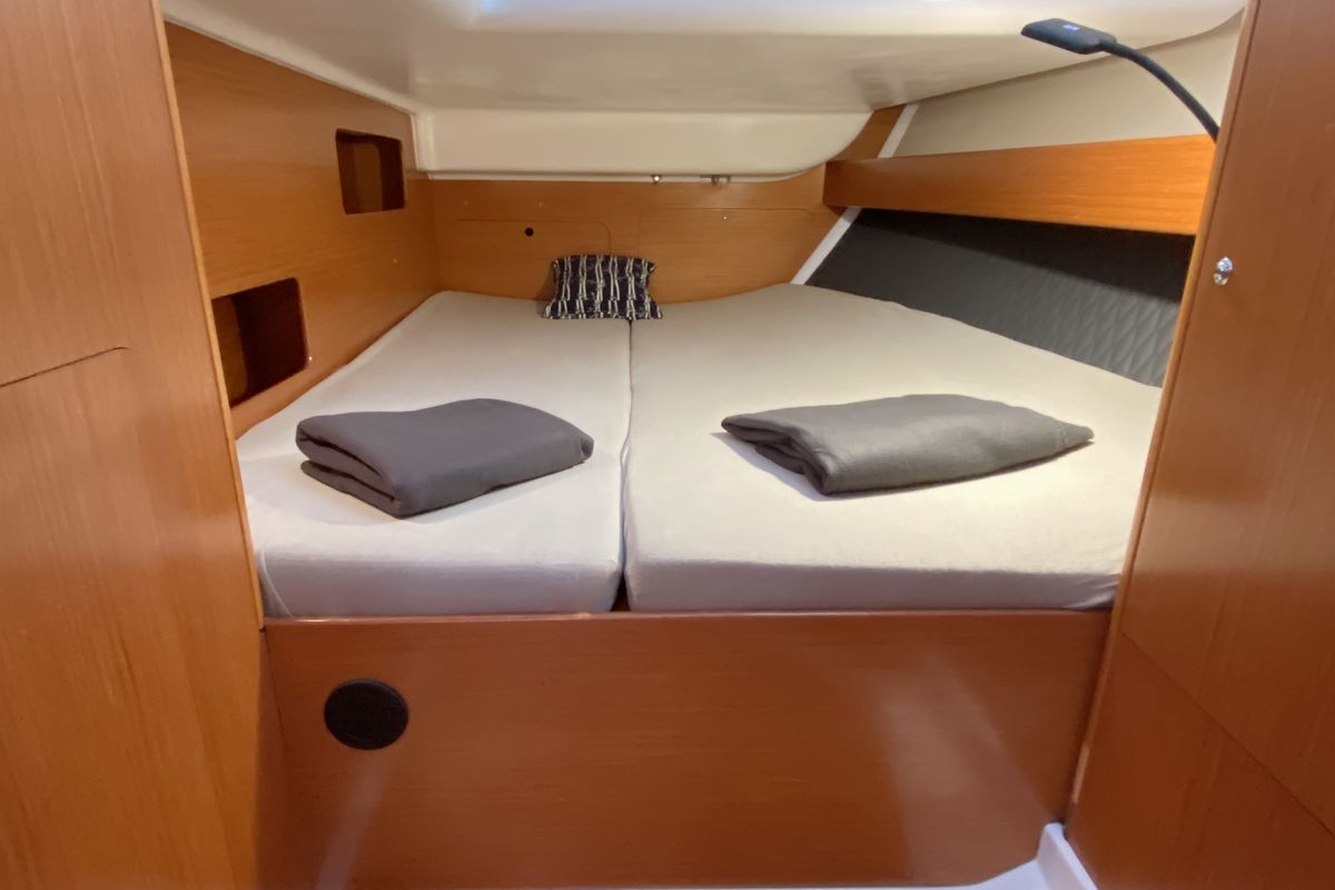 Cabin on Fix, a Beneteau Cyclades 43.4 sailboat at Heiligenhafen, Germany