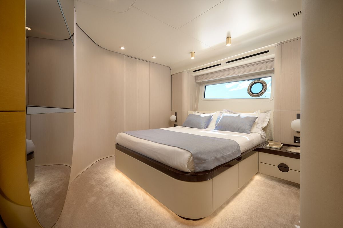Cabin on Viva, a Azimut 78 Fly yacht at Podstrana - Miljevac, Croatia