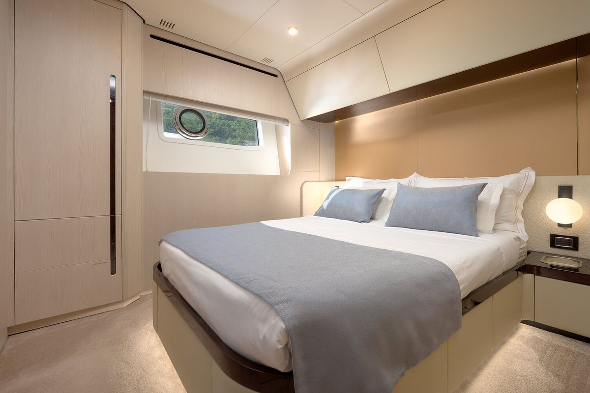 Cabin on Viva, a Azimut 78 Fly yacht at Podstrana - Miljevac, Croatia