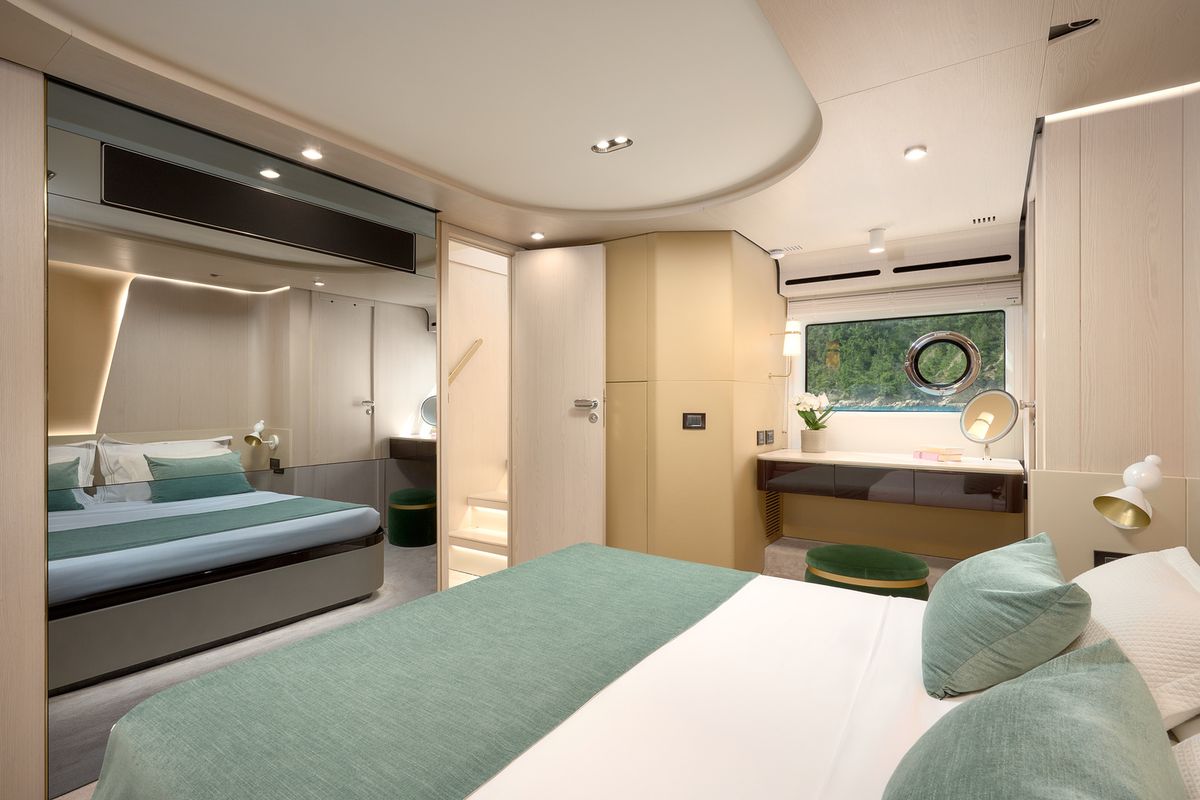 Cabin on Viva, a Azimut 78 Fly yacht at Podstrana - Miljevac, Croatia