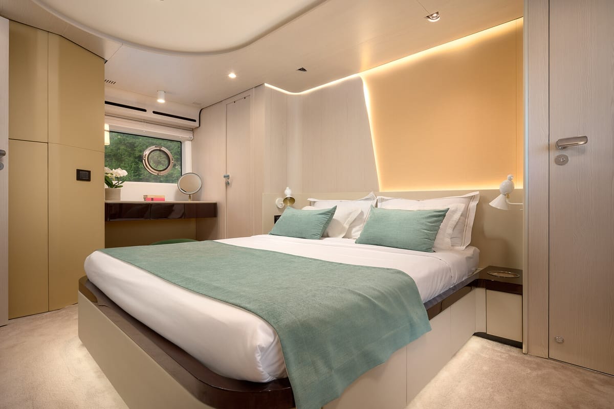 Cabin on Viva, a Azimut 78 Fly yacht at Podstrana - Miljevac, Croatia