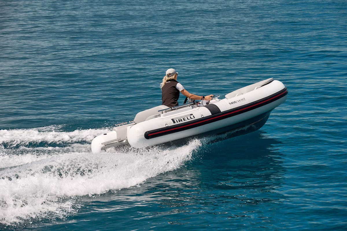 Viva, a Azimut 78 Fly yacht at Podstrana - Miljevac, Croatia