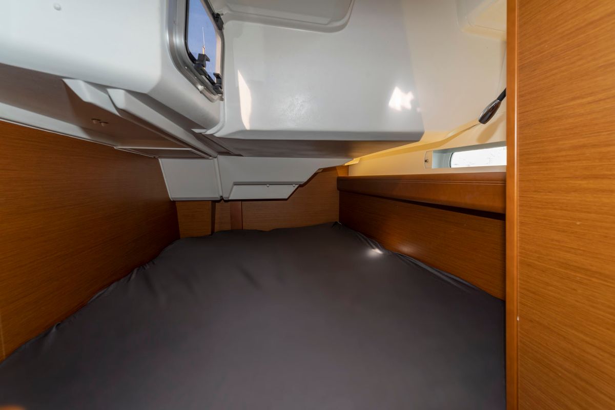 Cabin on Bar Elli, a Jeanneau Sun Odyssey 389 sailboat at Palma de Mallorca, Spain