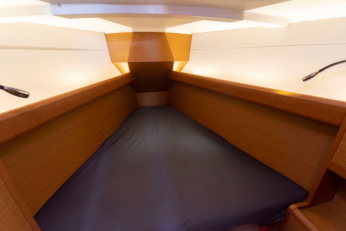 Cabin on Bar Elli, a Jeanneau Sun Odyssey 389 sailboat at Palma de Mallorca, Spain