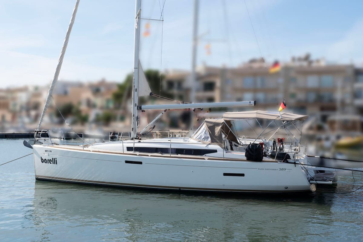 Exterior view of Bar Elli, a Jeanneau Sun Odyssey 389 sailboat at Palma de Mallorca, Spain