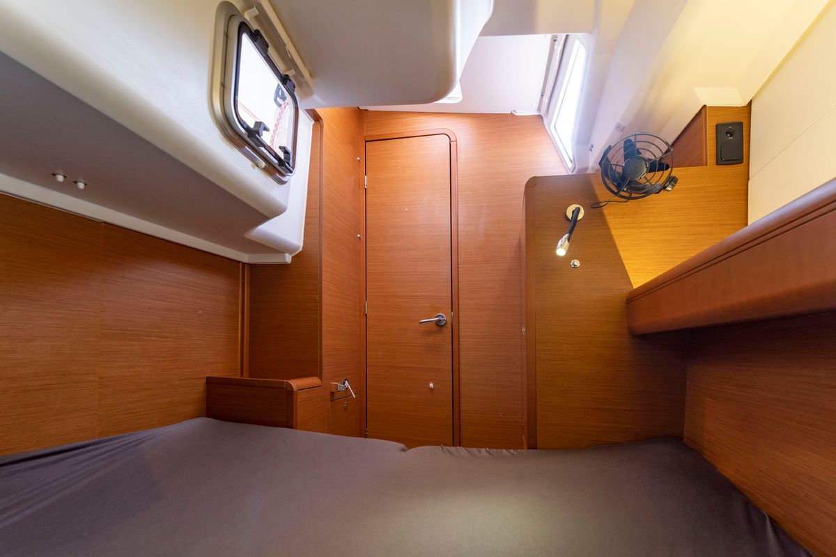 Cabin on Bar Elli, a Jeanneau Sun Odyssey 389 sailboat at Palma de Mallorca, Spain