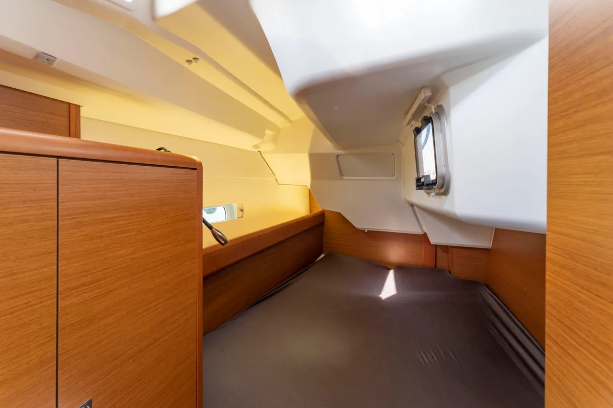 Cabin on Bar Elli, a Jeanneau Sun Odyssey 389 sailboat at Palma de Mallorca, Spain
