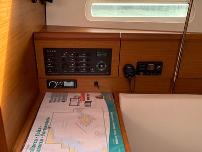 Salon of Bar Elli, a Jeanneau Sun Odyssey 389 sailboat at Palma de Mallorca, Spain