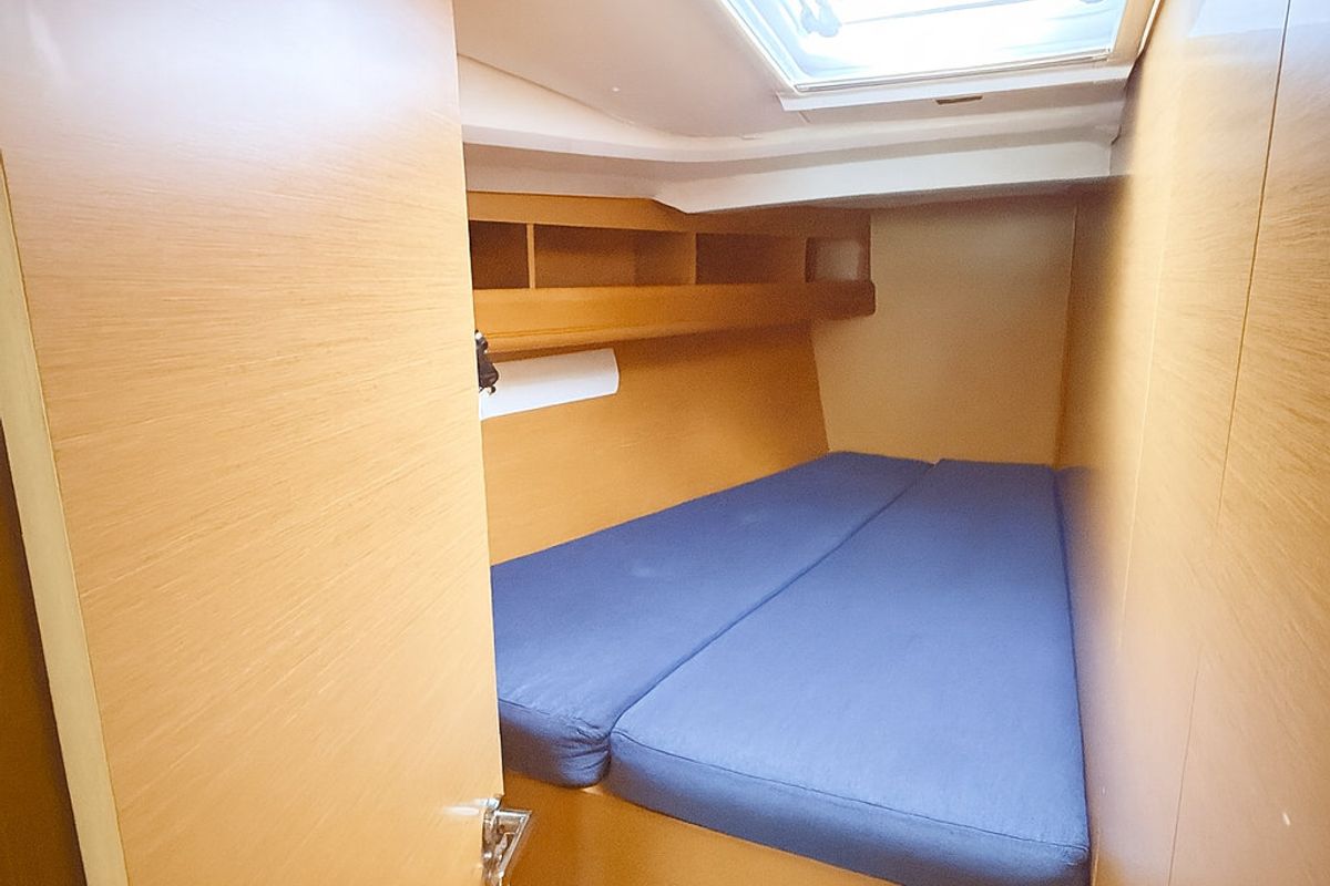 Cabin on Santa Ponsa, a Jeanneau Sun Odyssey 469 sailboat at Palma de Mallorca, Spain