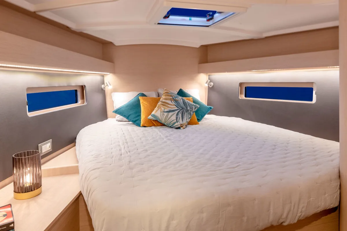 Cabin on Moorings 42.3 Exclusive, a Gulet Moorings 42.3 sailboat at Marigot, France