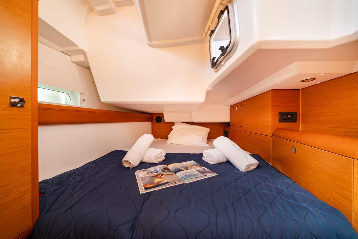 Juicy Lucy, a Jeanneau Sun Odyssey 519 sailboat at Municipal Unit of Nea Peramos, Greece