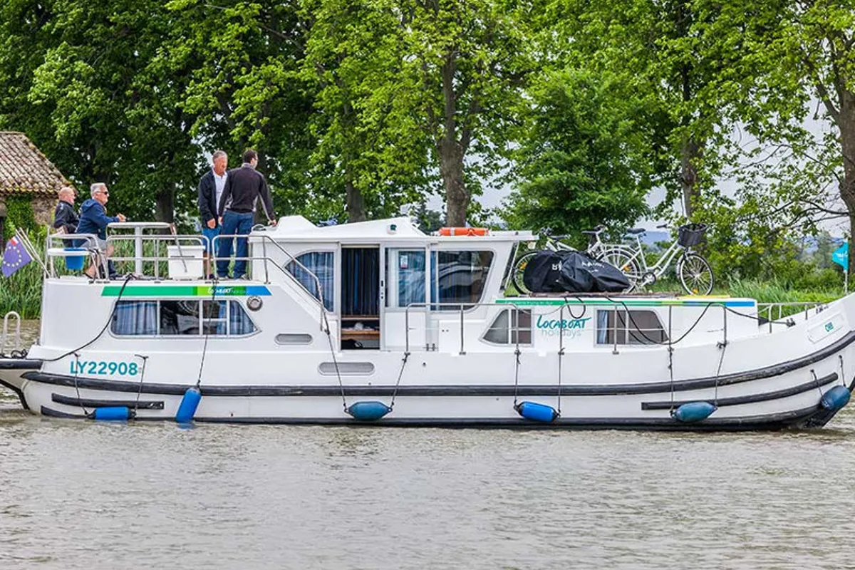 Exterior view of 1180-12, a Pénichette 1180 motorboat at Fürstenberg/Havel, Germany