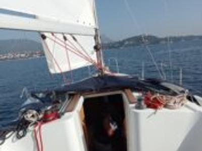 Deck of Kalliste, a Jeanneau Sun Odyssey 33i sailboat at Toulon, France