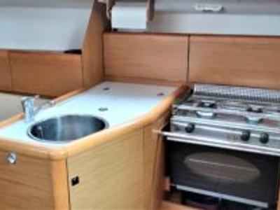 Galley of Kalliste, a Jeanneau Sun Odyssey 33i sailboat at Toulon, France
