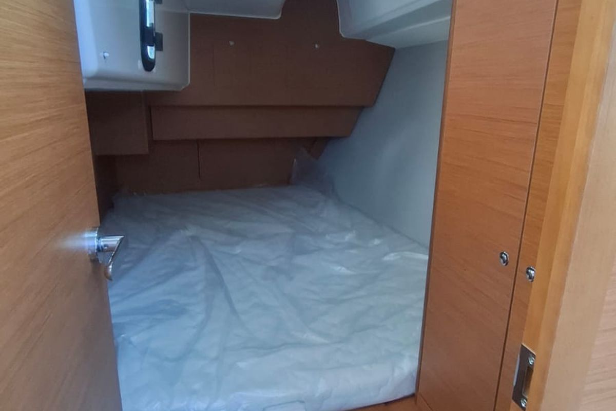 Cabin on Nala, a Dufour 37 sailboat at Tonnarella, Italy