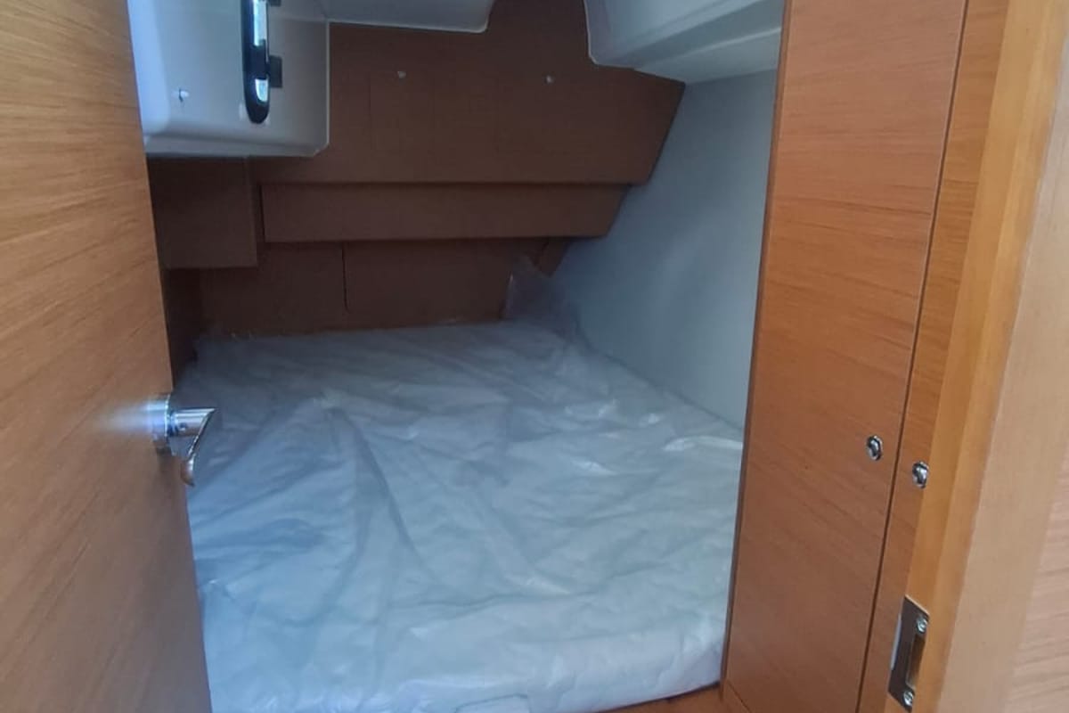 Cabin on Nala, a Dufour 37 sailboat at Tonnarella, Italy