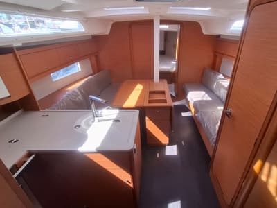 Salon of Nala, a Dufour 37 sailboat at Tonnarella, Italy