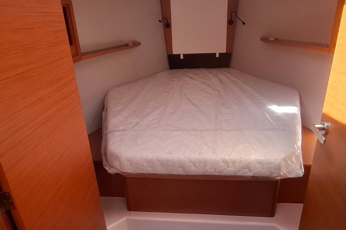 Cabin on Nala, a Dufour 37 sailboat at Tonnarella, Italy