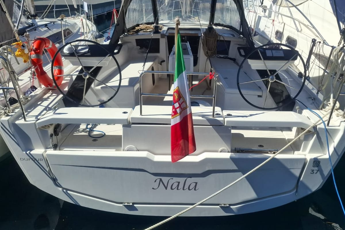 Exterior view of Nala, a Dufour 37 sailboat at Tonnarella, Italy