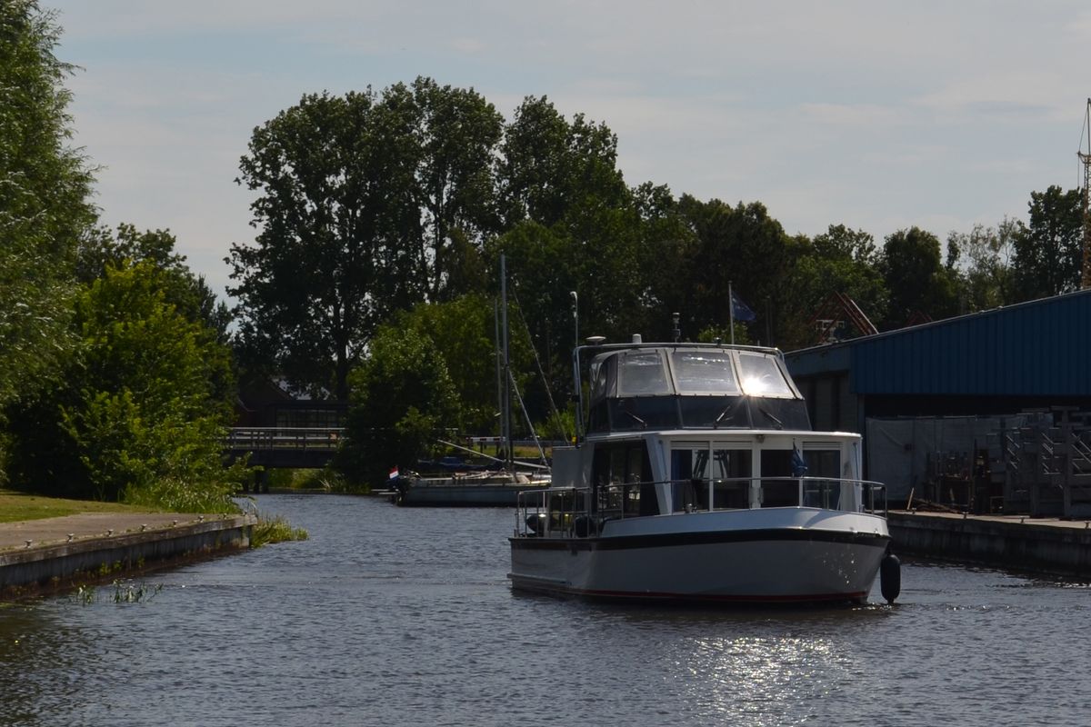 Exterior view of Lady Love, a De Drait Safari Houseboat 1050 motorboat at Drachten, Netherlands