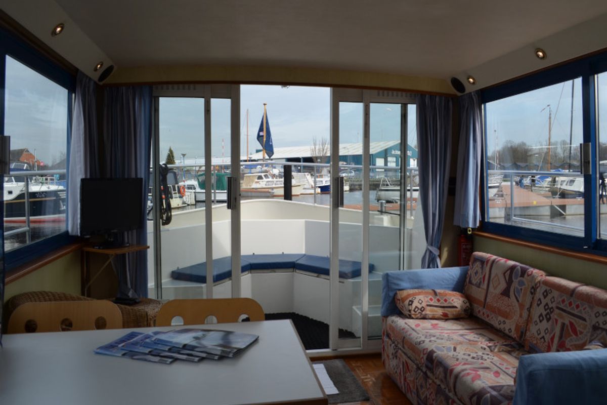 Salon of Lady Love, a De Drait Safari Houseboat 1050 motorboat at Drachten, Netherlands