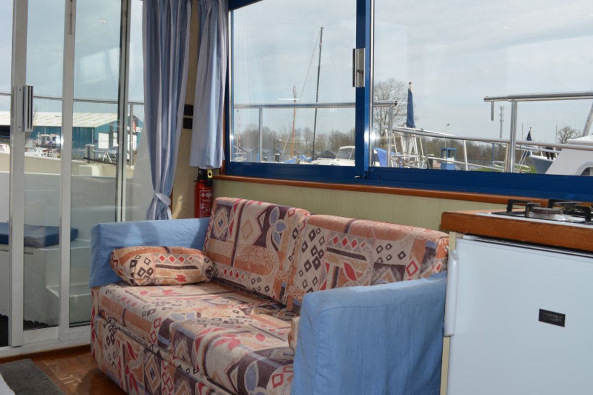 Salon of Lady Love, a De Drait Safari Houseboat 1050 motorboat at Drachten, Netherlands