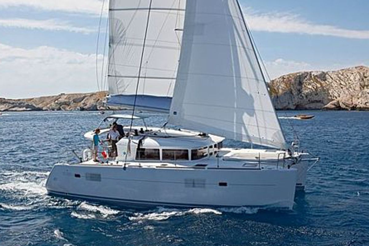 Exterior view of Mare Quiero, a Lagoon 400 catamaran at Bodrum, Turkey