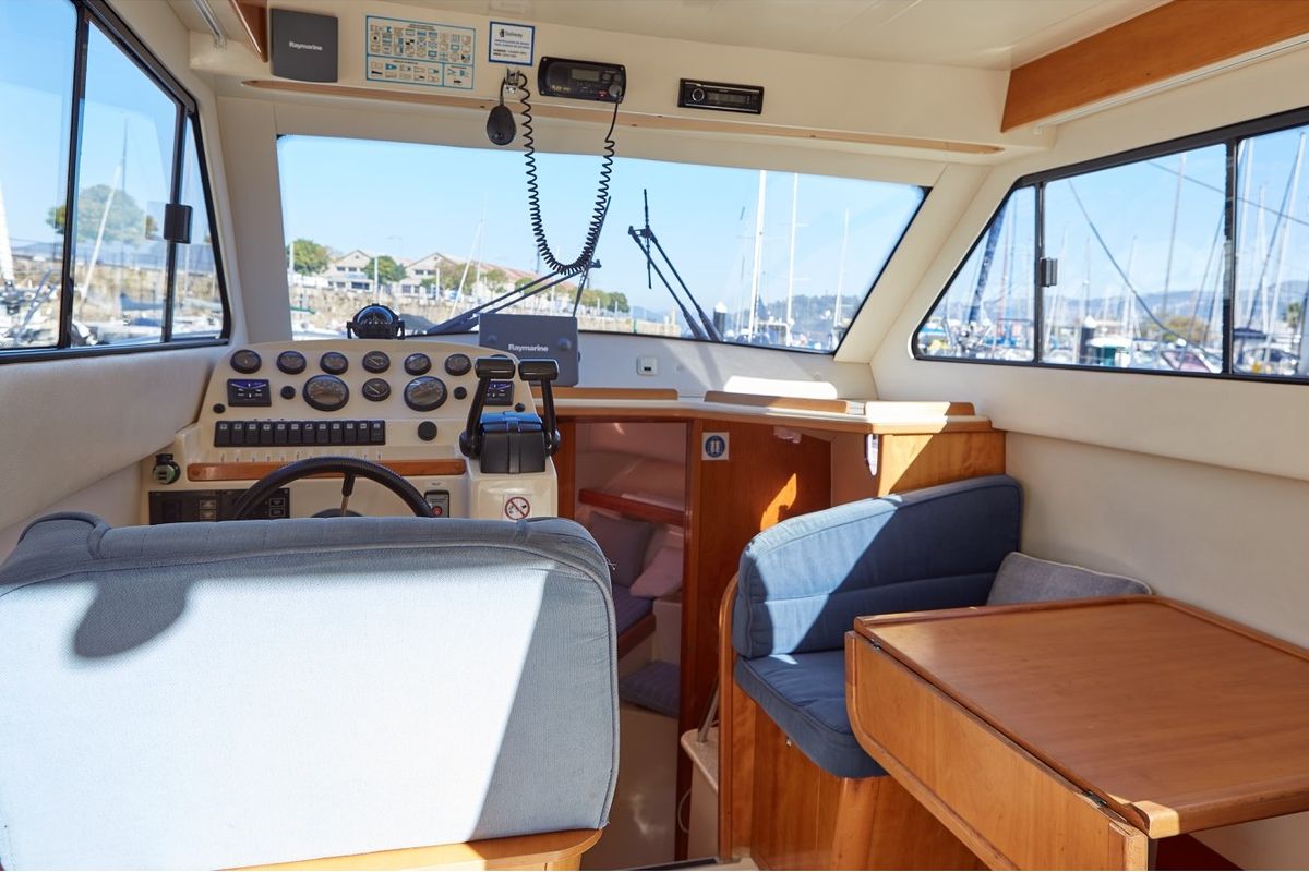 Salon of Txanpa Hiru, a Rodman 870 Fly motorboat at Vigo, Spain