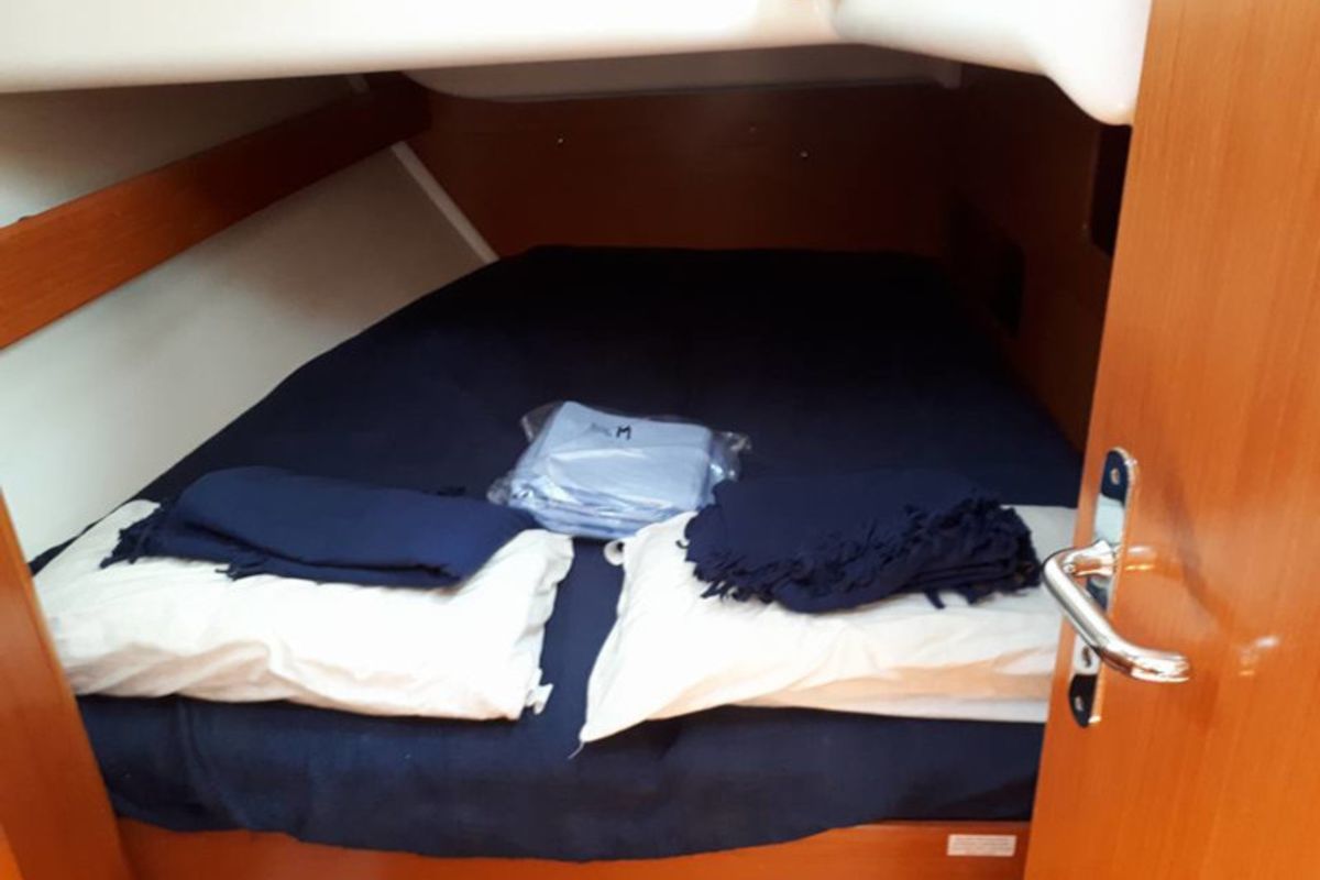 Cabin on Velasquez, a Beneteau Cyclades 43.4 sailboat at Nettuno, Italy