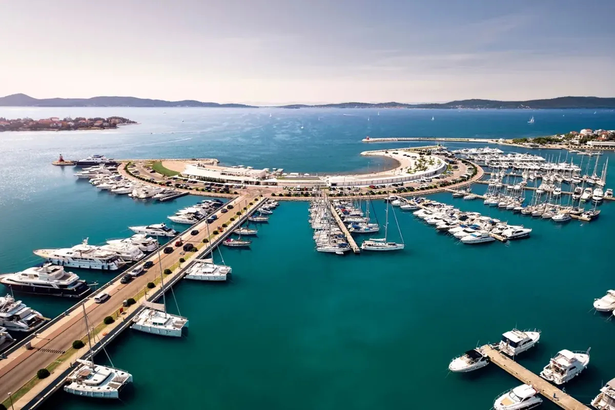 Monifa, a Beneteau Gran Turismo 38 yacht at Općina Sukošan, Croatia