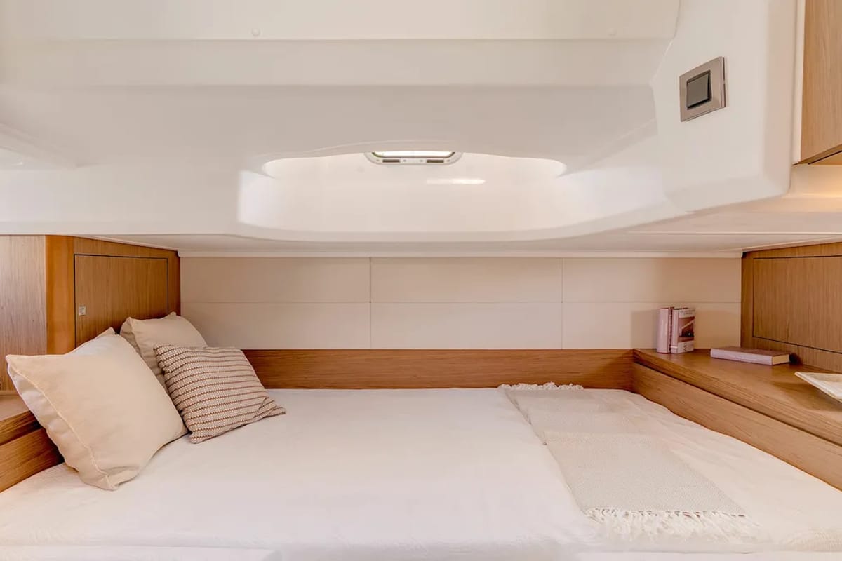 Cabin on Monifa, a Beneteau Gran Turismo 38 yacht at Općina Sukošan, Croatia