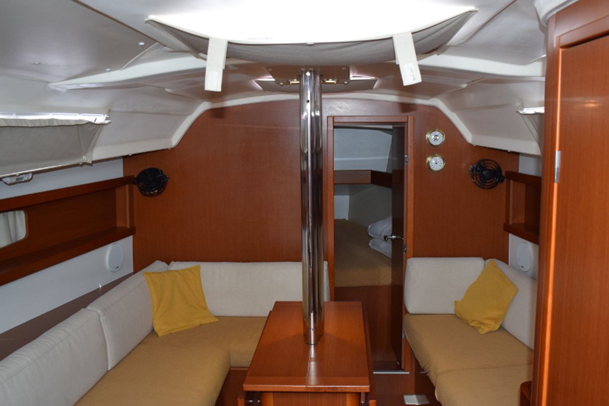 Salon of Izar, a Beneteau Oceanis 34 sailboat at U Pàize/Carloforte, Italy