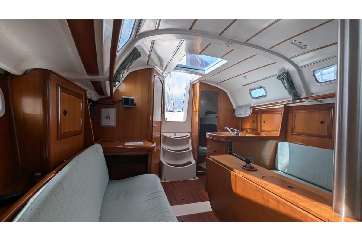 Salon of Eole, a Beneteau Oceanis 311 sailboat at Saint-Cast-le-Guildo, France