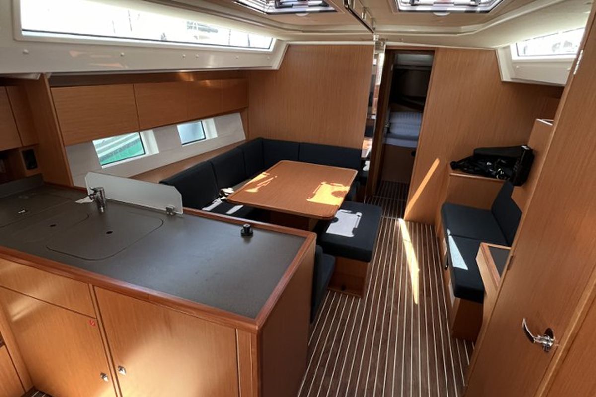 Salon of Calypso, a Bavaria C45 sailboat at Pirovac, Croatia