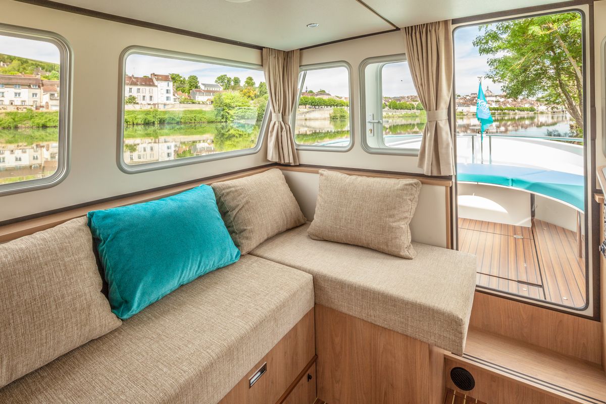 Salon of 950E-9, a Pénichette 950E motorboat at Loosdrecht, Netherlands