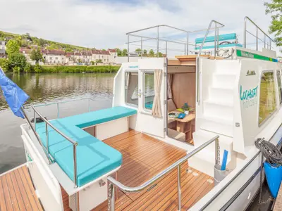 Deck of 950E-9, a Pénichette 950E motorboat at Loosdrecht, Netherlands