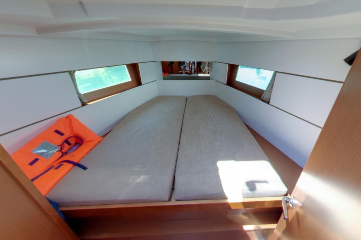 Cabin on Luce, a Beneteau Oceanis 38.1 sailboat at Dubrovnik, Croatia