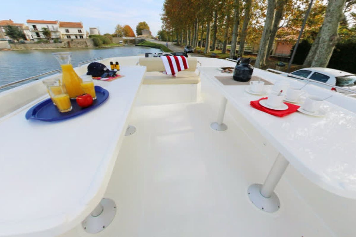 Deck of Vision 3 Comfort Plus 2, a Cygnet Vision 3 motorboat at Rheinsberg, Germany